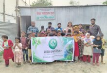 কোমলমতি শিক্ষার্থীদের মাঝে বই ও খাবার বিতরণ কোমলমতি শিক্ষার্থীদের মাঝে বই ও খাবার বিতরণ